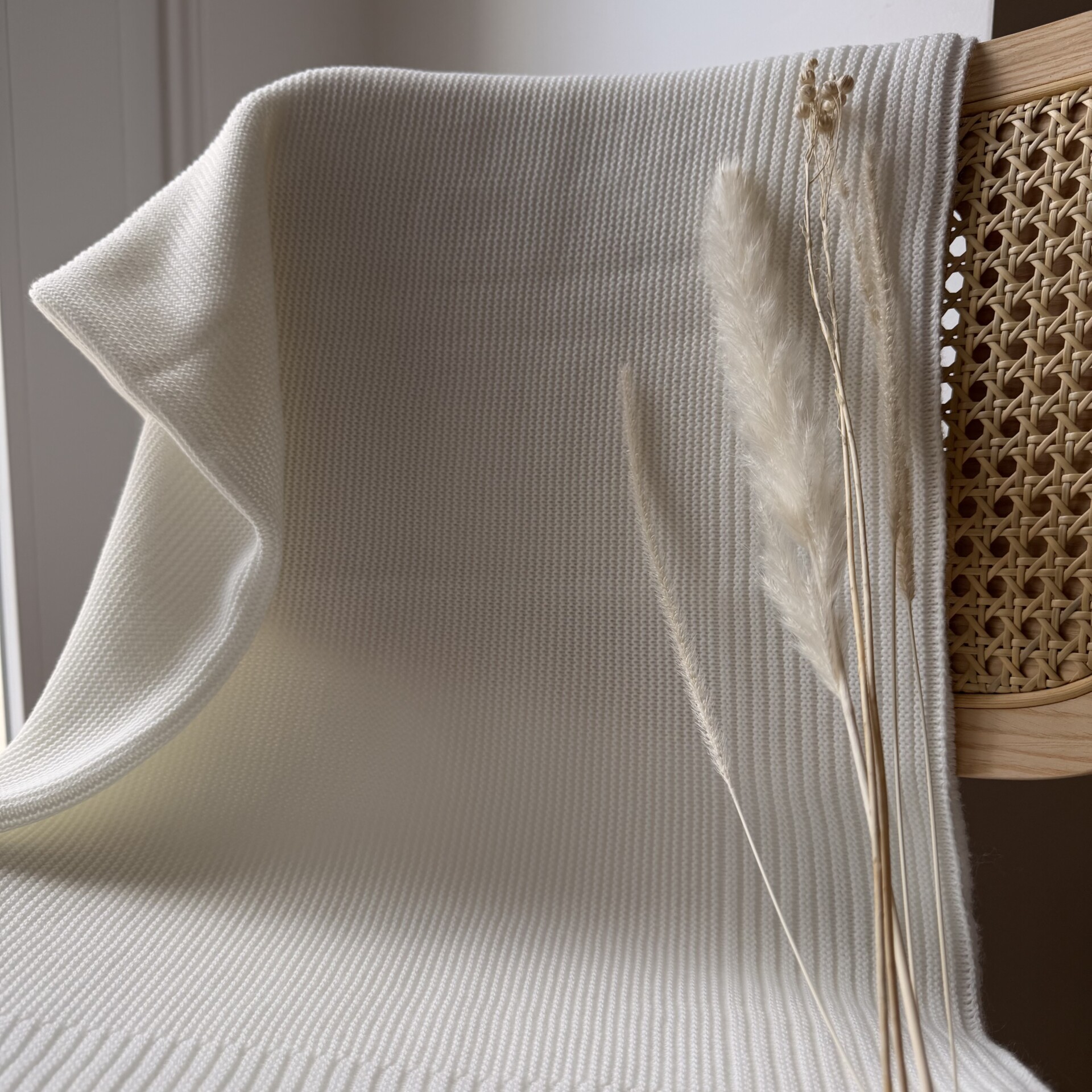 Couverture en maille en blanc Taille 1 mètre par 1 mètre
