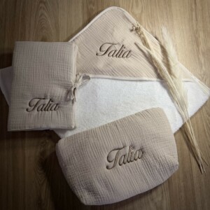 Cape de bain protège carnet de santé et trousse