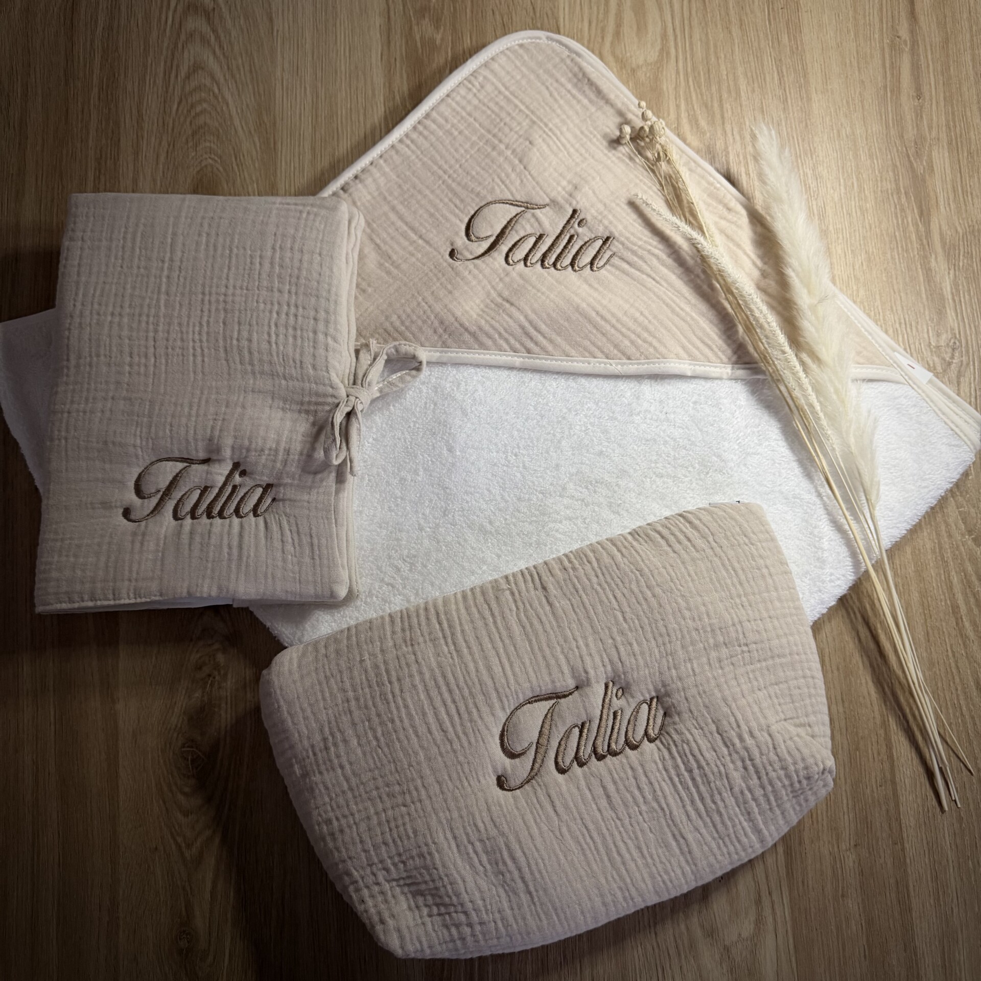 Cape de bain protège carnet de santé et trousse