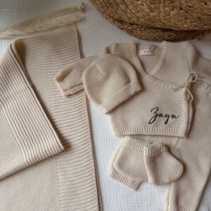 Couverture et tenue naissance en maille beige