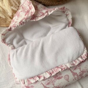Nid d’ange motif toile de jouy rose