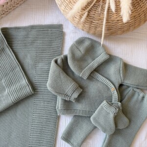 Couverture et ensemble bébé en maille Kaki