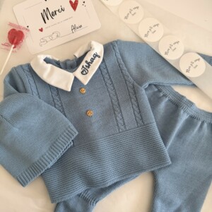 Ensemble en maille bleu avec col